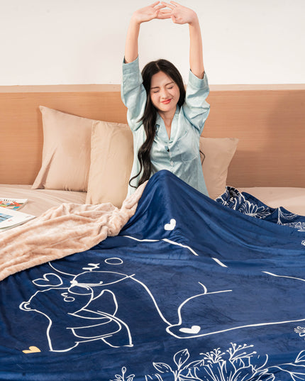 OINA® Mama Bear Blanket – Navy Floral Gift from Child to Mom