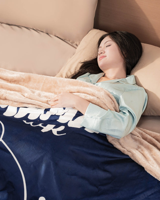 OINA® Mama Bear Blanket – Navy Floral Gift from Child to Mom