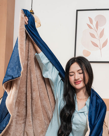 OINA® To My Mom – Navy Blue Blanket with Poem and Long-Distance Hug Message